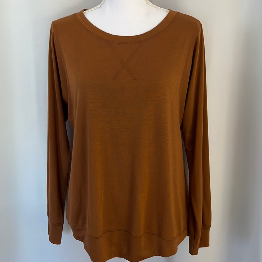 🩷3/$15 Cutckolve long sleeve hi-lo tunic Rust size M